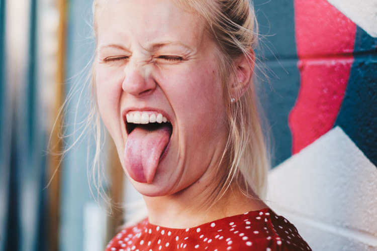 ¡Enseña la lengua! – Un ejercicio para relajar la lengua y mejorar el sonido